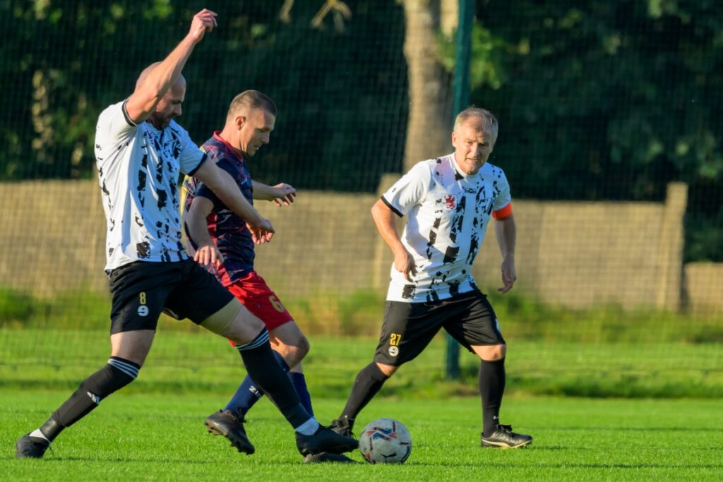 Stowarzyszenia Victoria Sianów z Polonią Płoty Old Boys w Sianowie 12
