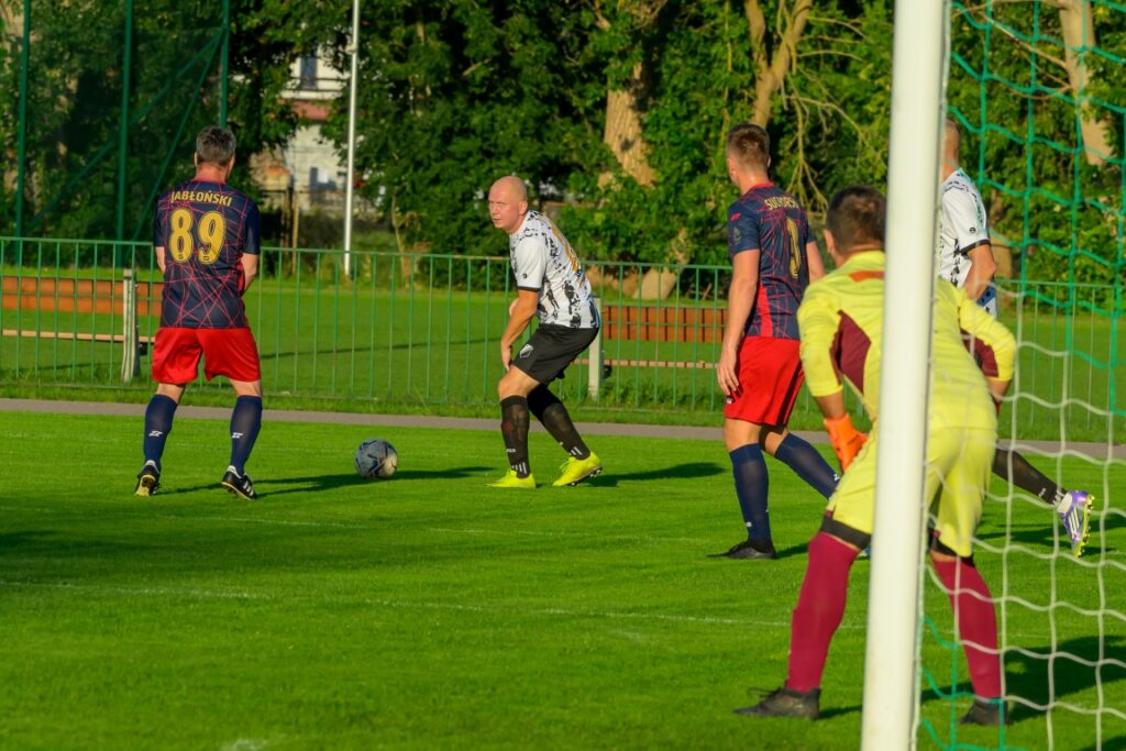 Stowarzyszenia Victoria Sianów z Polonią Płoty Old Boys w Sianowie 16