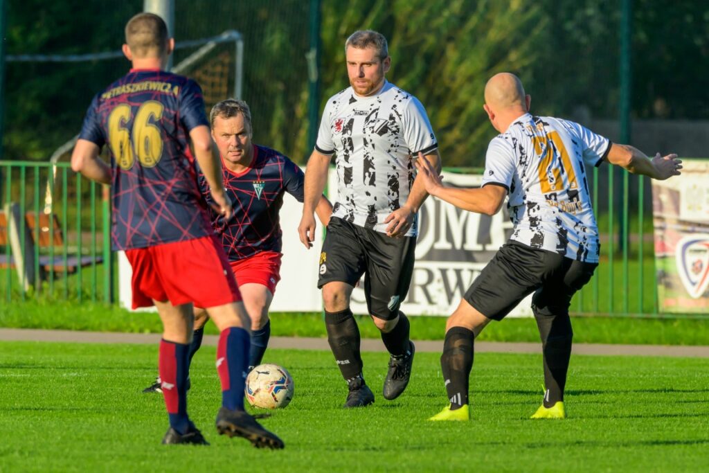 Stowarzyszenia Victoria Sianów z Polonią Płoty Old Boys w Sianowie 17