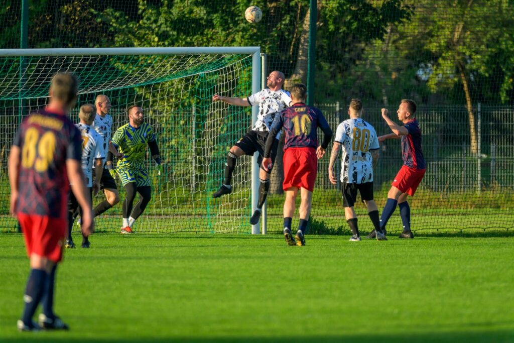 Stowarzyszenia Victoria Sianów z Polonią Płoty Old Boys w Sianowie 6