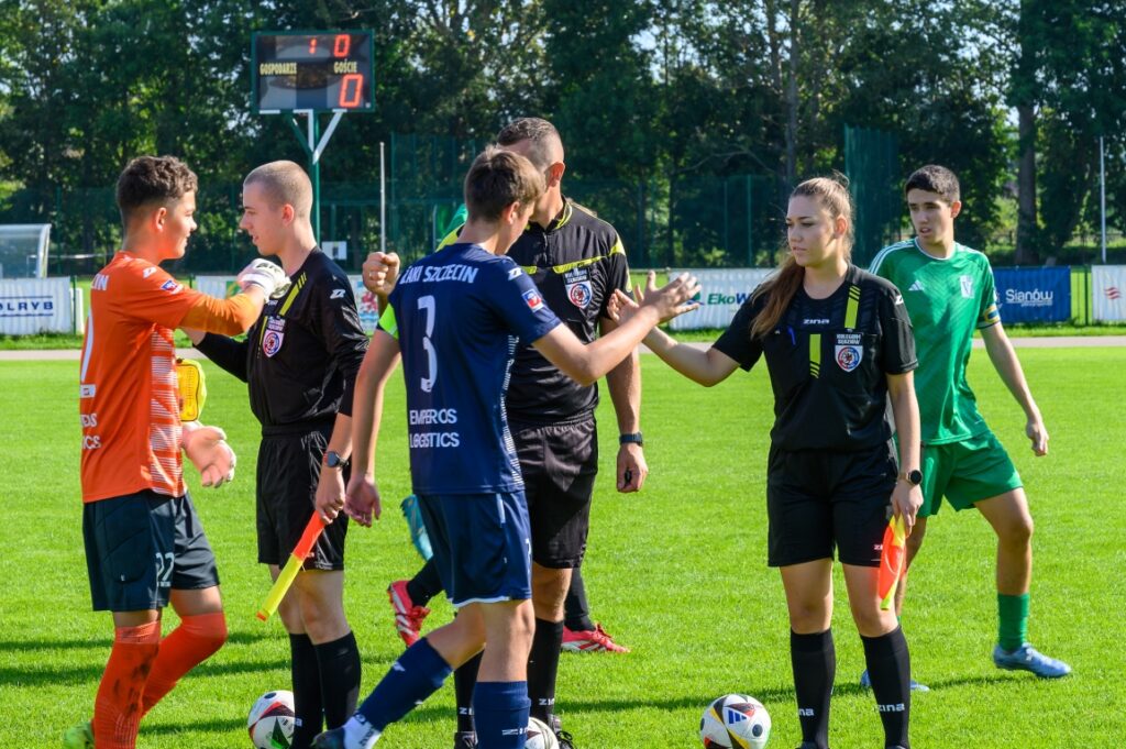 juniorzy młodsi Victorii z Żakami II Szczecin w Sianowie 8