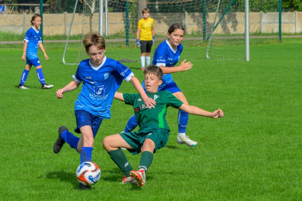 młodzicy Victorii z meczu z Bałtykiem II Koszalin w Sianowie 4